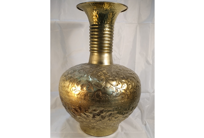 give this antique brass vase on rent