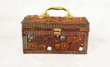 give this marvadi style jewelry box on rent 