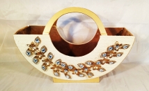 give this wooden decorative item on rent 