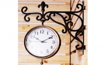 give this metal clock on rent