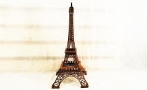 give this eiffel tower statue on rent