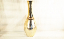 give this beautiful flower vase on rent