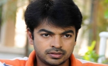 give the contact details of Ravi Varma