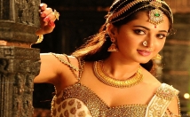 give Actress Anushka's contact details